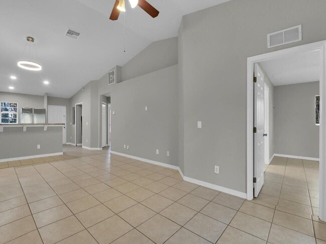 Building Photo - 801 Meadow Rd
