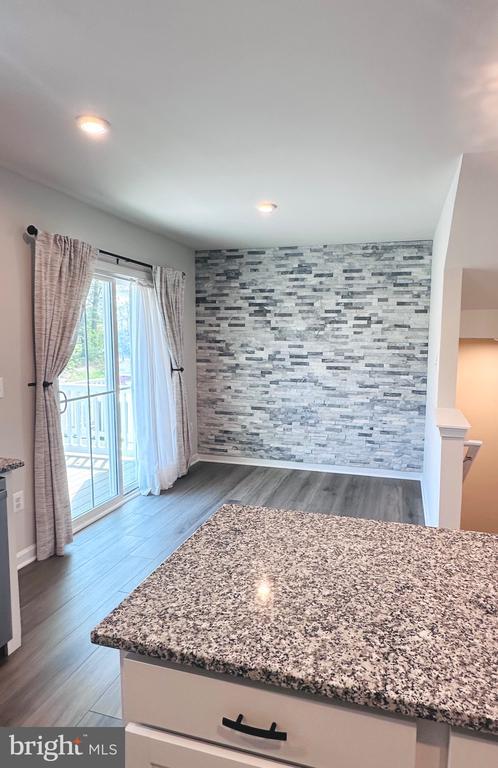 Building Photo - 303 Bait Rd