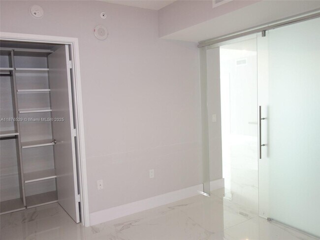 Building Photo - 300 Sunny Isles Blvd