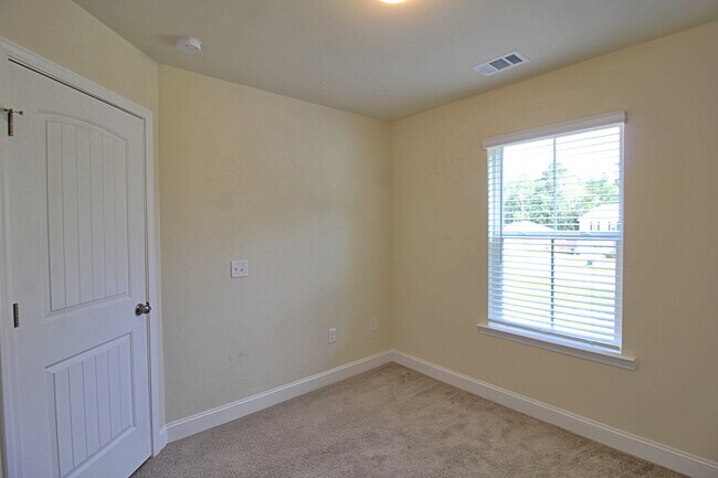 Building Photo - 711 Mill Creek Cir