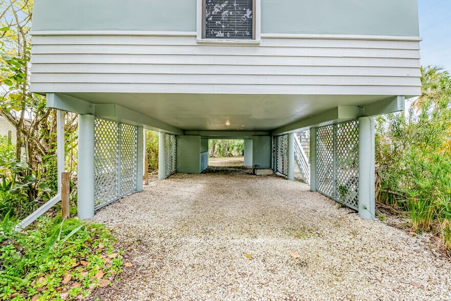 Building Photo - 6997 Longboat Dr S