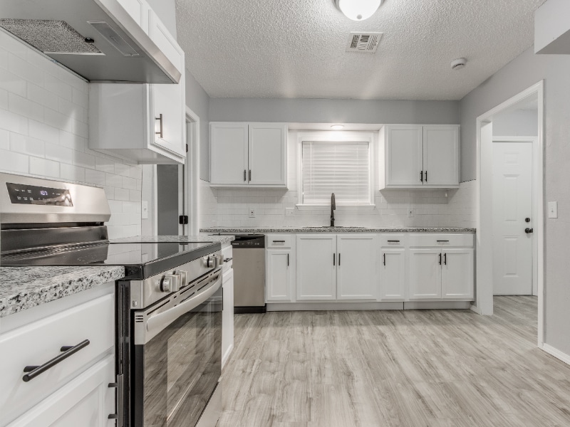 Building Photo - 2104 Linwood Pl