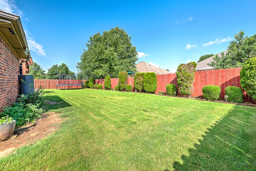 Building Photo - 3400 SW Briar Creek Ave