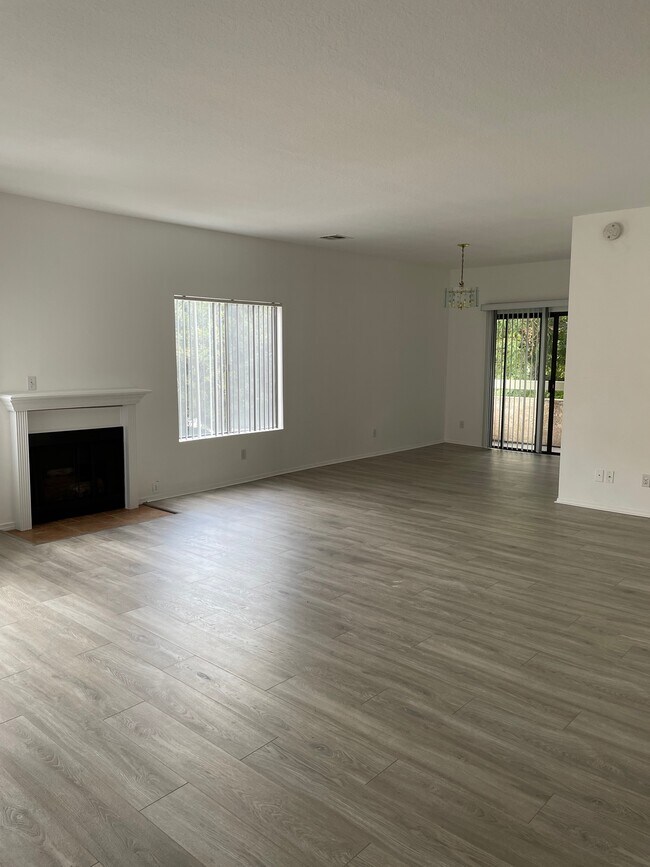 Building Photo - 11247 La Maida St