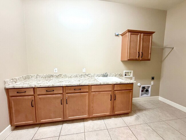 Building Photo - Move-In Ready 2 Bed, 2 Bath Home in Prime Prescott Location