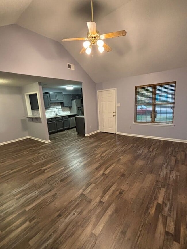 Building Photo - Available Now!!! Move in special $250 off ...