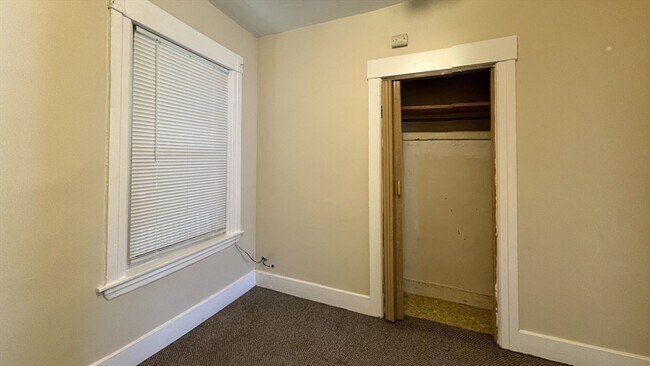 Building Photo - 4 Thenius St