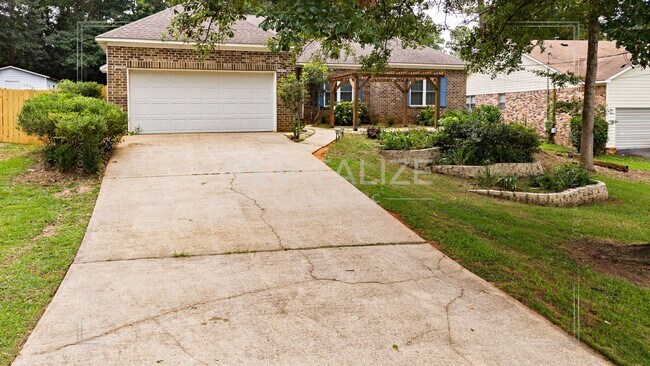 Building Photo - Daphne 3BR/2BA + Bonus Den – Spacious, Stylish & Full of Charm!