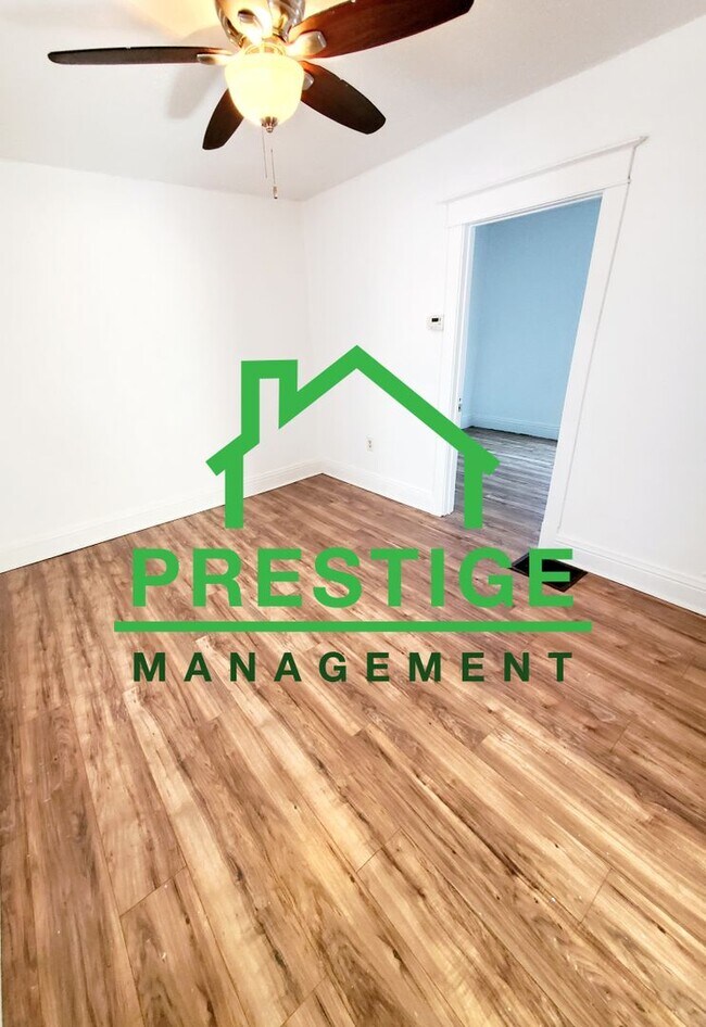 Building Photo - 2 Bed 1 Bath Home with basement & garage