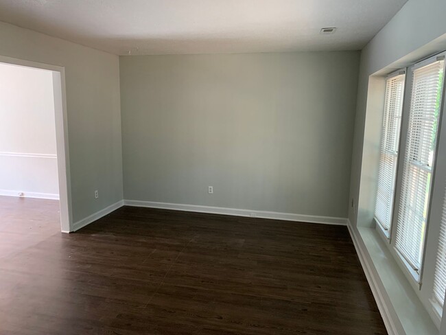 Building Photo - Brentwood North Raleigh~2 bedroom 1.5 bath...