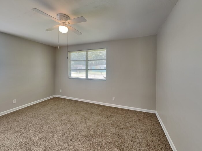 Building Photo - 5835 Norde Dr W