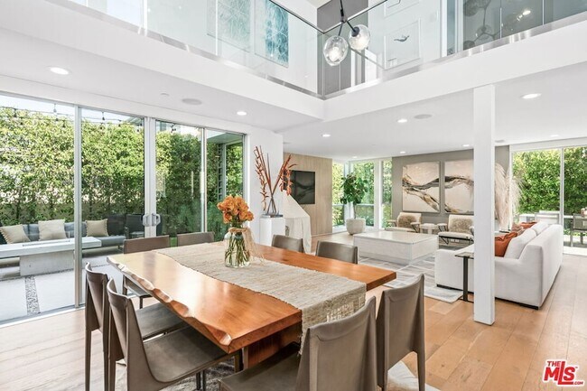 Building Photo - 2736 Armacost Ave