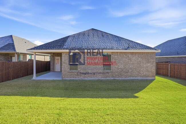 Building Photo - Spacious 5-Bedroom Home with Contemporary Living Spaces