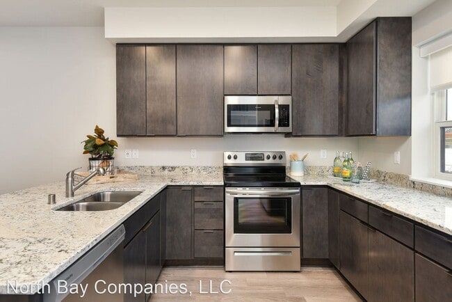 Building Photo - Henley Townhomes
