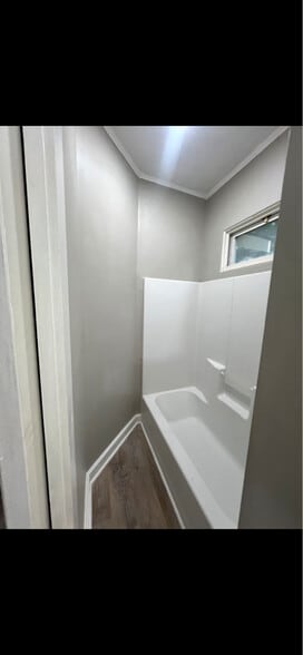 Building Photo - 352 East Dr