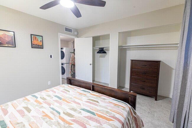 Building Photo - 2812 S Mill Ave