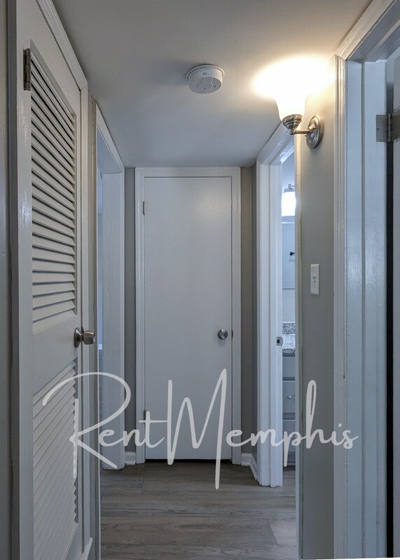 Building Photo - 358 E Pkwy N