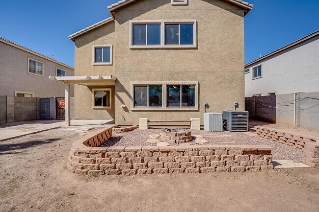 Building Photo - Charming 4 Bedroom 3 Bath 3 Car garage Hom...