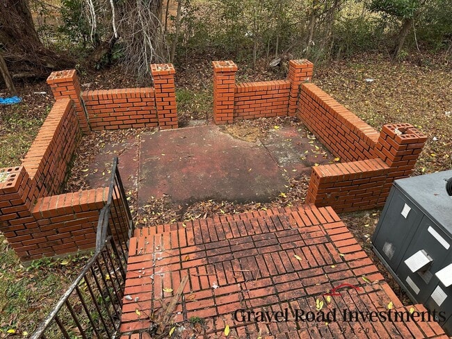 Building Photo - Charming 3-Bedroom Brick Home in a Quiet Cul-de-Sac