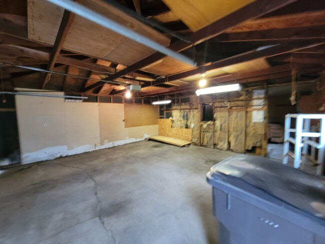 Building Photo - 2316 Royal Dr