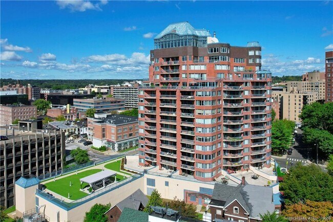 Building Photo - 25 Forest St