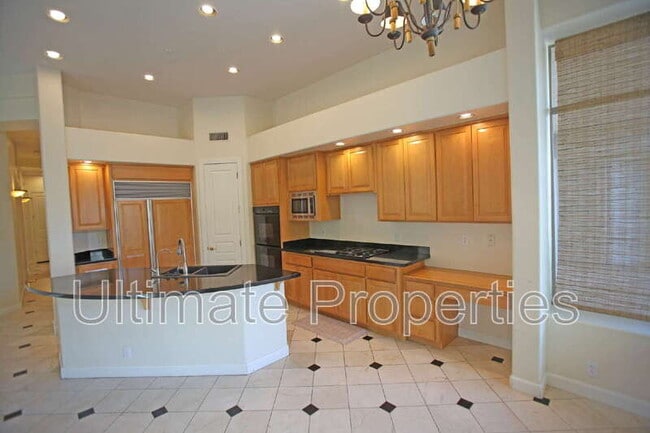 Building Photo - 11050 E Verbena Ln