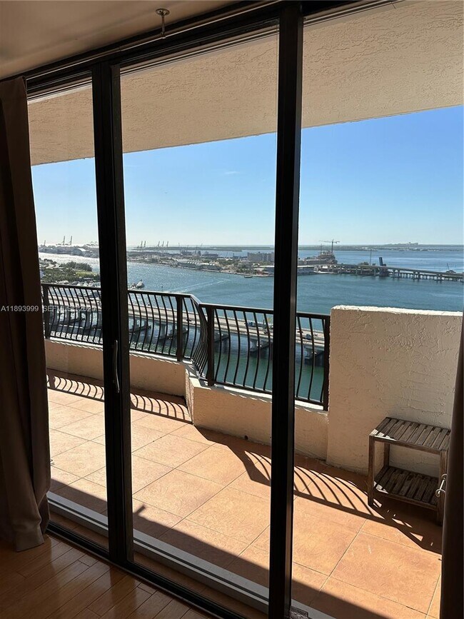 Building Photo - 555 NE 15th St