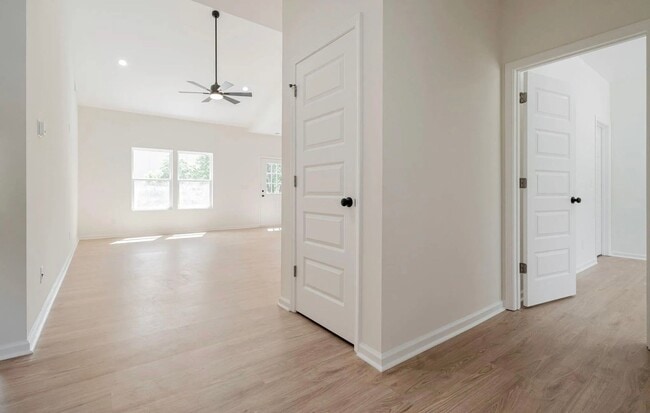 Building Photo - Newer 3 Bedroom, 2 Bath in North East Columbia- Available March 2026!