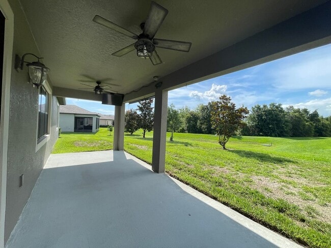 Building Photo - Open and Airy Home in Talavera