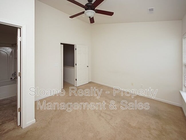 Building Photo - 572 Truman Dr