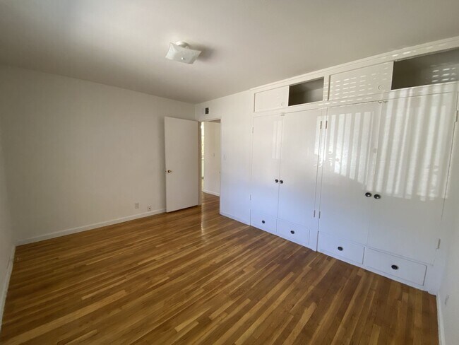 Building Photo - 0166 - MERRY LN