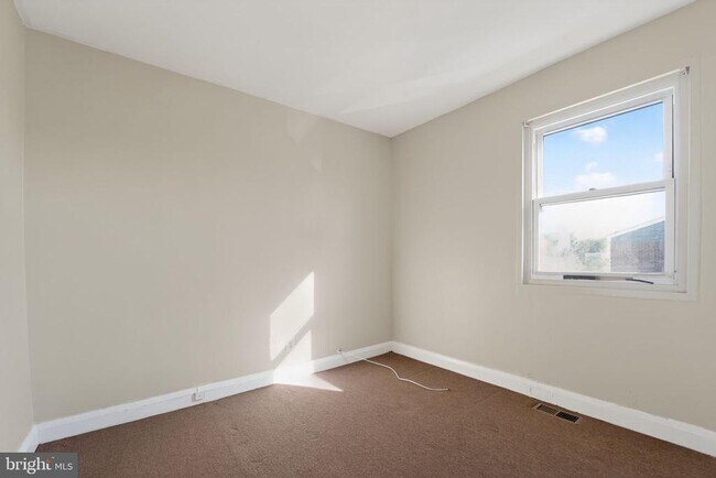 Building Photo - 3544 4th St