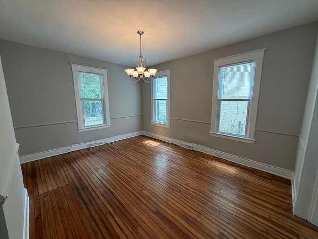 Building Photo - Charming 4bdrm/1.5bth Home Located in Richmond's North Highland Park w/Balcony!!