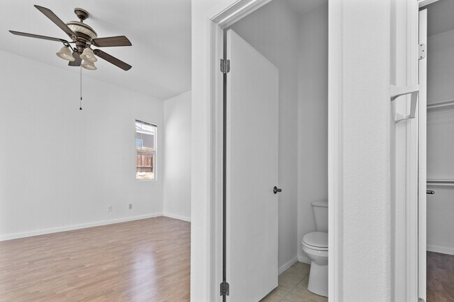 Building Photo - 13897 Mountain Top Dr