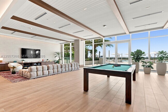 Building Photo - 2411 Laguna Cir