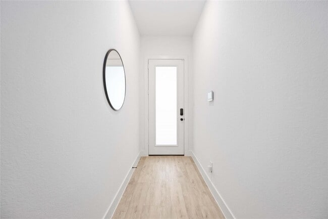 Building Photo - 5322 Rue