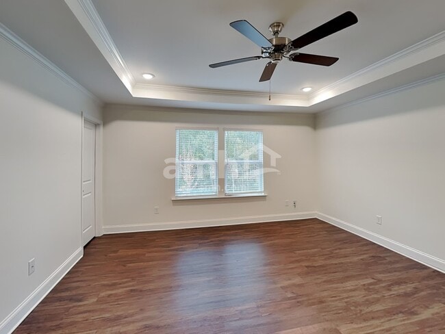 Building Photo - 3860 Chivalry Dr