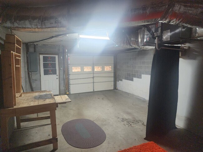 Building Photo - Electric Included! 2 Bed 1.5 Bath Condo!