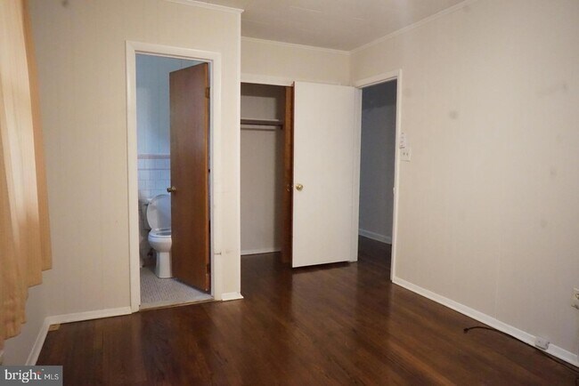Building Photo - 5515 Hill Way