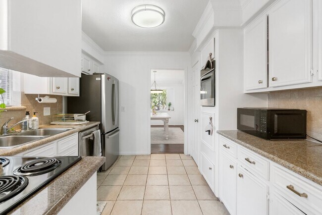 Building Photo - 2214 Deer Valley Dr