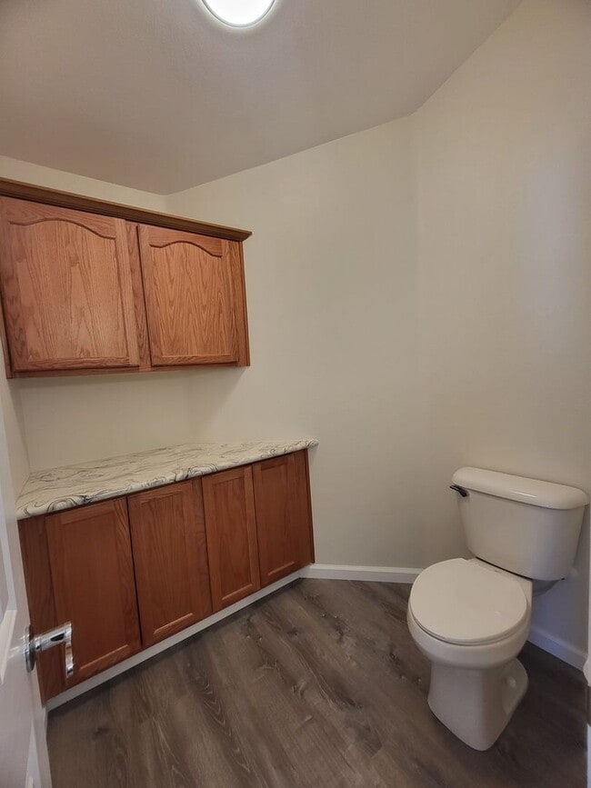 Building Photo - GOLDEN SPRINGS RANCH U8 - W. Betty Avenue