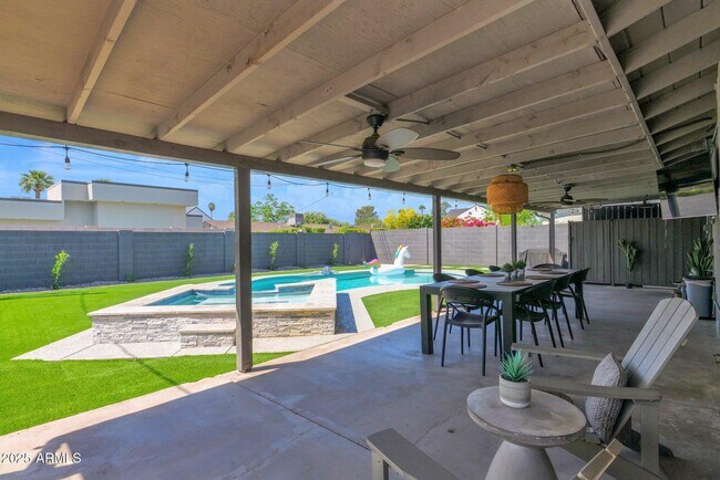 Building Photo - 4137 E Sells Dr