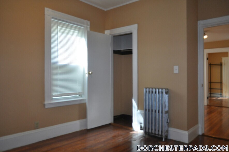 Building Photo - 105 Draper St