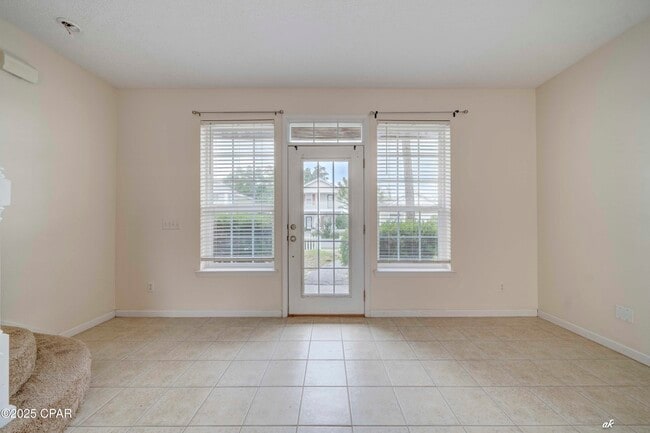 Building Photo - 2608 Laurel Dr