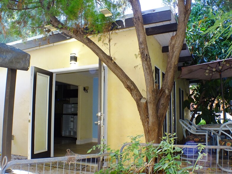 Building Photo - 5541 Shirley Ave