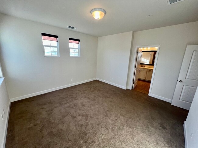 Building Photo - Lovely East Garrison 3 bedroom 2.5 bathroo...
