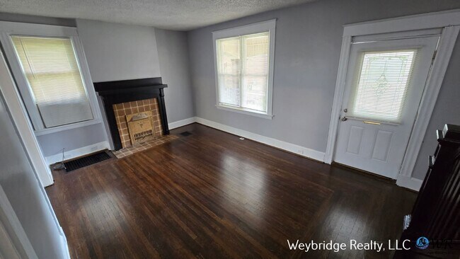 Building Photo - 3-Bed 1 Bath House located in a cul-de-sac...