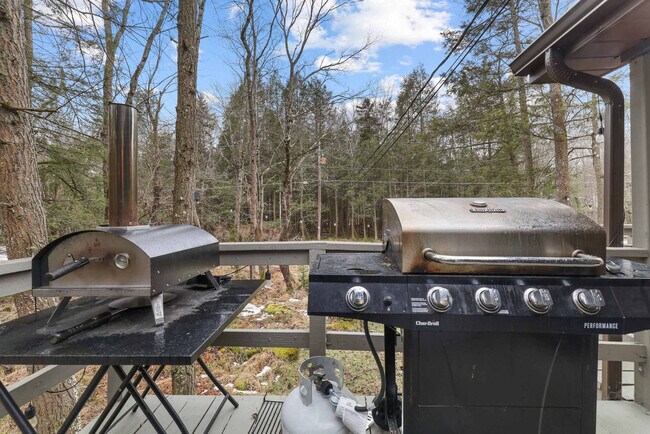 Building Photo - 3145 Ogontz Dr