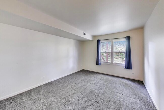 Building Photo - 534 River Front Cir