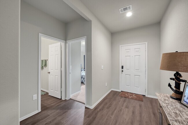 Building Photo - 15127 Willow Tree Ln